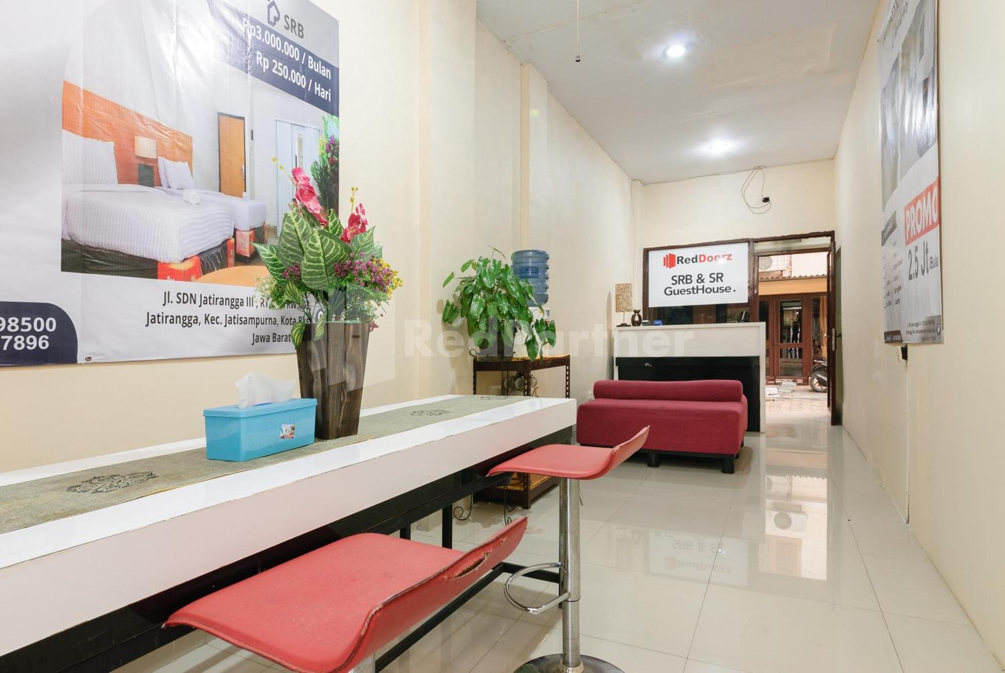Sr Residence Near Mall Ciputra Cibubur Mitra Reddoorz Bekasi Exterior foto